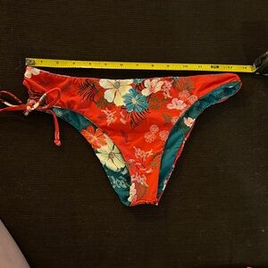 O’Neill reversible Bikini Bottom with Side Tie. One side teal one side red